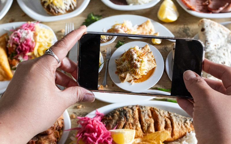 social media plan for cafés and restaurants